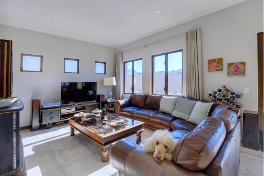 To Let 3 Bedroom Property for Rent in Kingswood Golf Estate Western Cape